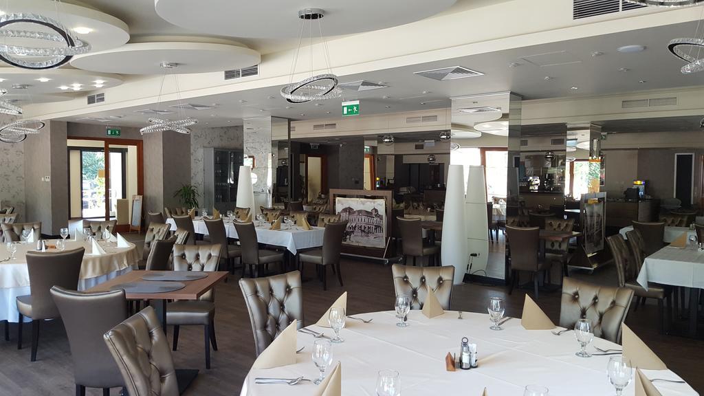 Victoria Garden Hotel és Étterem Nyíregyháza Extérieur photo