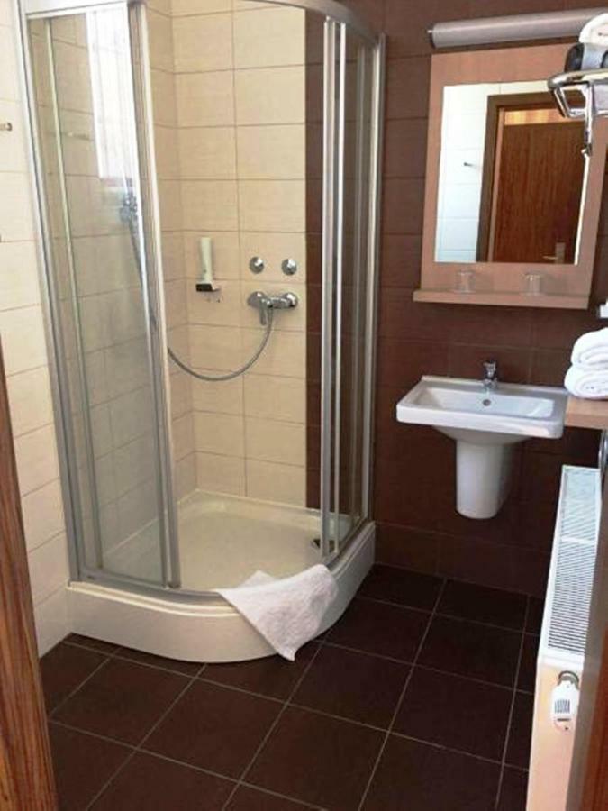 Victoria Garden Hotel és Étterem Nyíregyháza Extérieur photo
